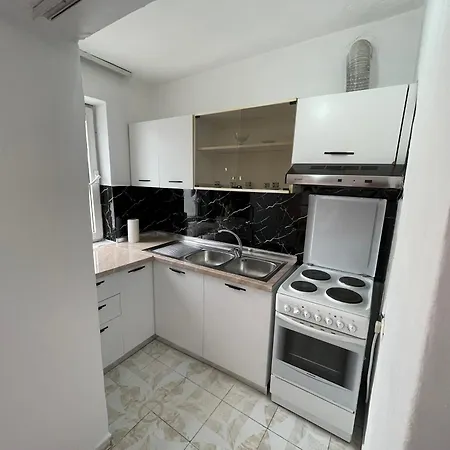 Apartment Apartment *